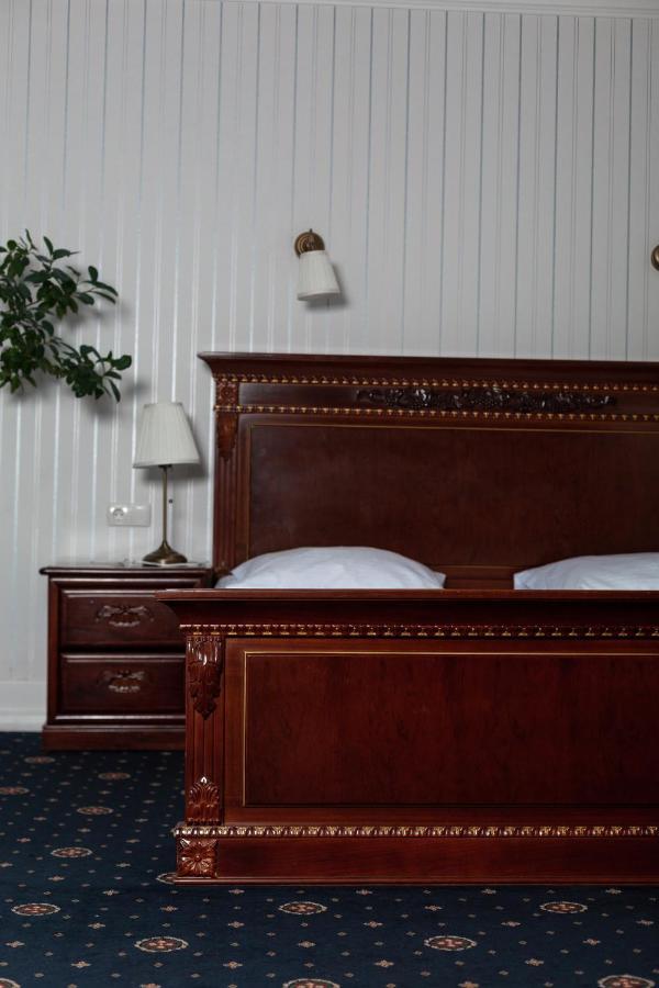 Hotel Aristocrat Chernivtsi Luaran gambar