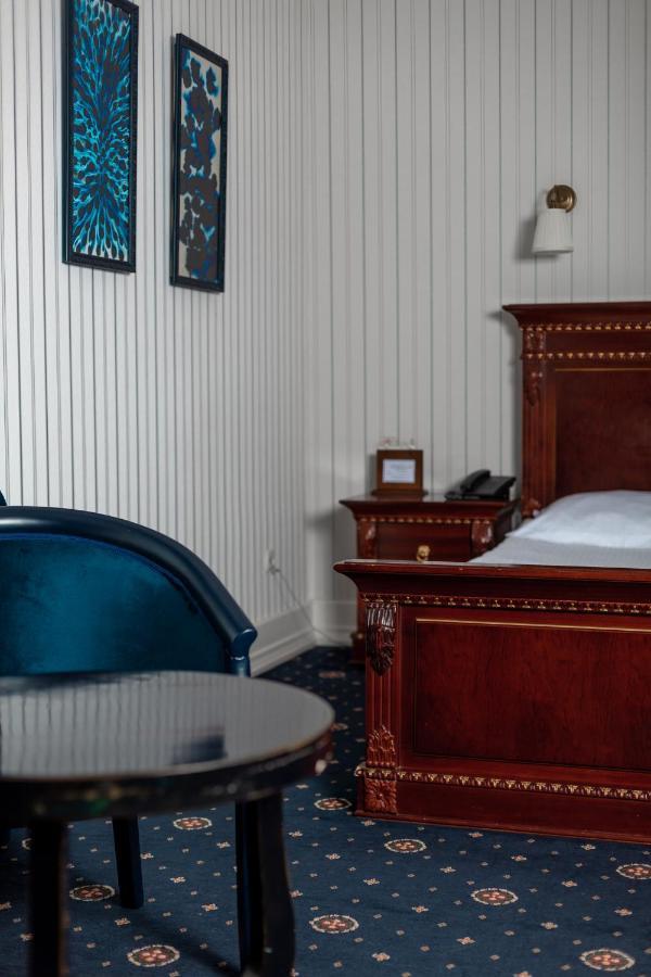 Hotel Aristocrat Chernivtsi Luaran gambar
