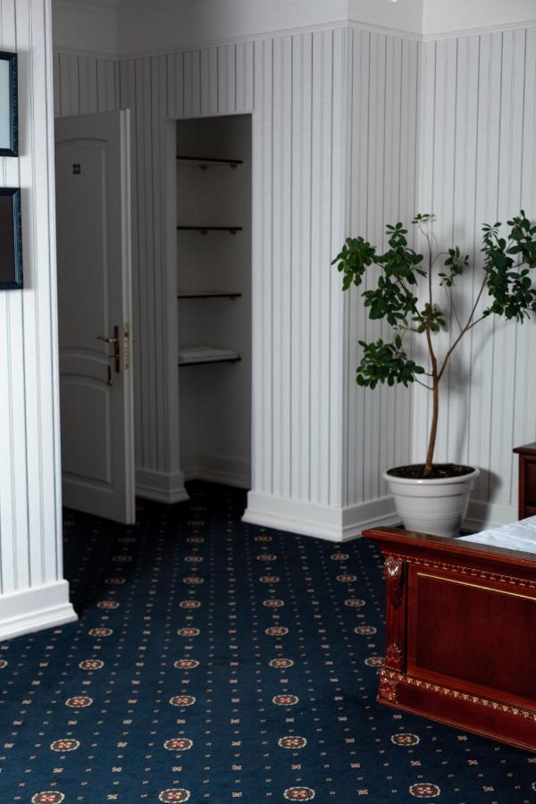 Hotel Aristocrat Chernivtsi Luaran gambar