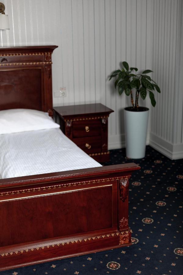 Hotel Aristocrat Chernivtsi Luaran gambar