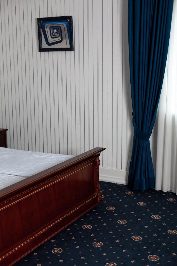 Hotel Aristocrat Chernivtsi Luaran gambar