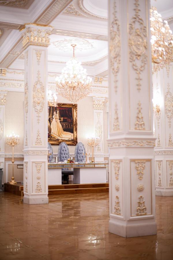 Hotel Aristocrat Chernivtsi Luaran gambar