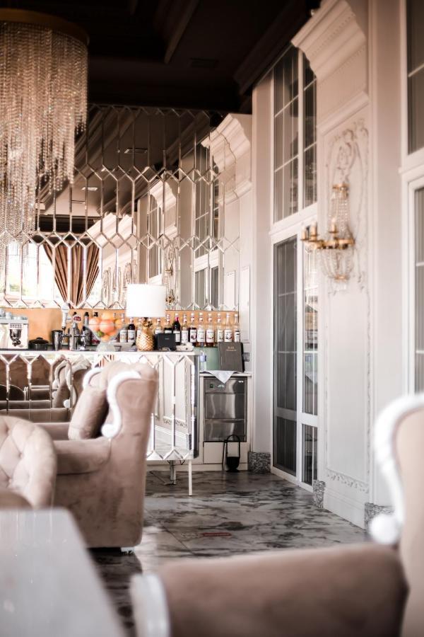 Hotel Aristocrat Chernivtsi Luaran gambar