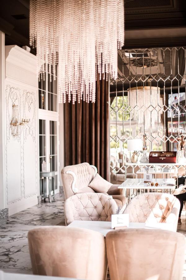 Hotel Aristocrat Chernivtsi Luaran gambar