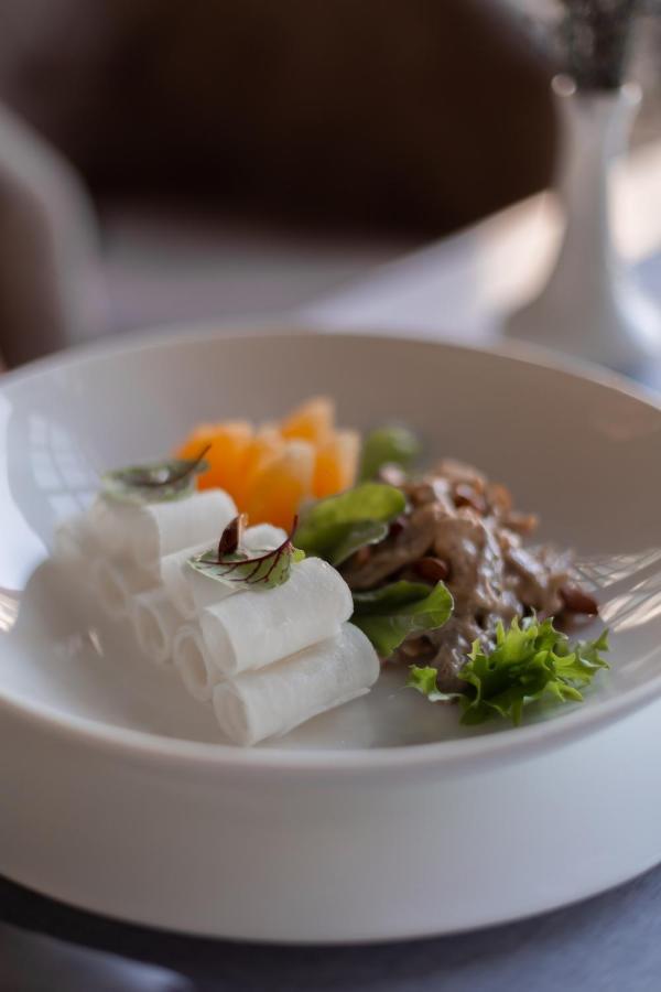 Hotel Aristocrat Chernivtsi Luaran gambar