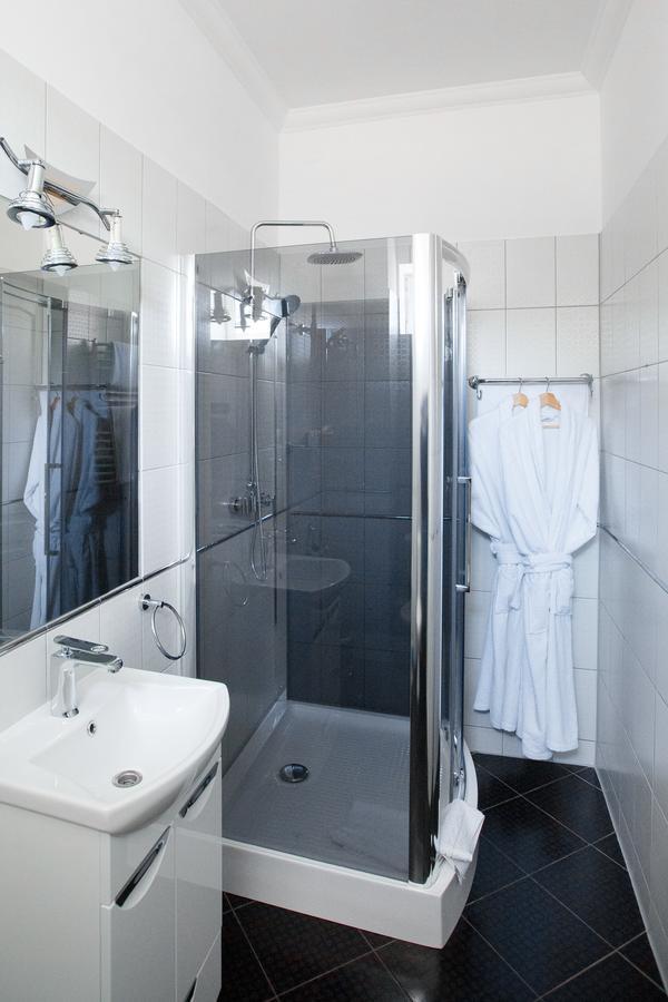 Hotel Aristocrat Chernivtsi Luaran gambar